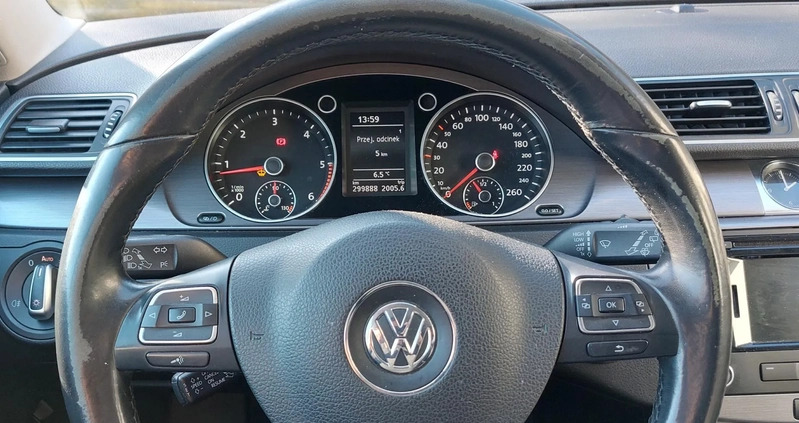 Volkswagen Passat cena 24500 przebieg: 299000, rok produkcji 2013 z Zambrów małe 121